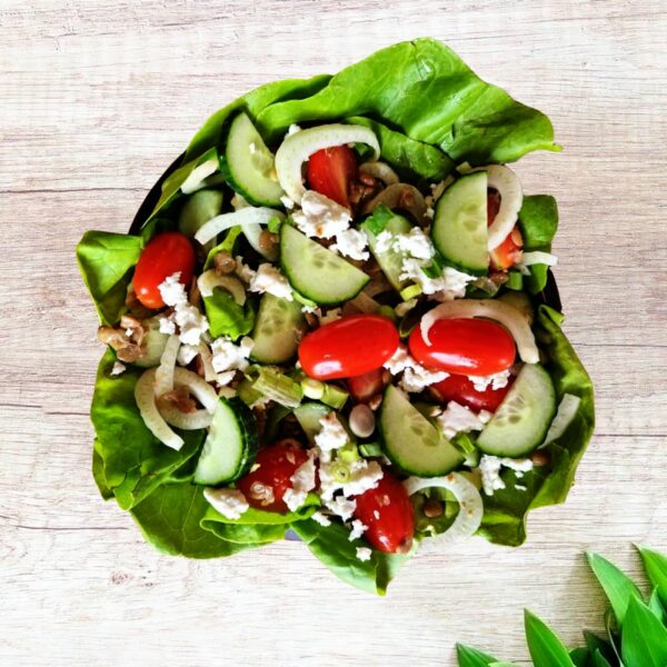 Mediterraanse salade met feta & kikkererwten (vega)