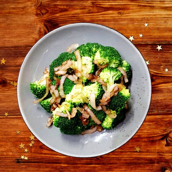 Kerst bijgerecht: Hollandse broccoli met gekarameliseerde sjalotjes