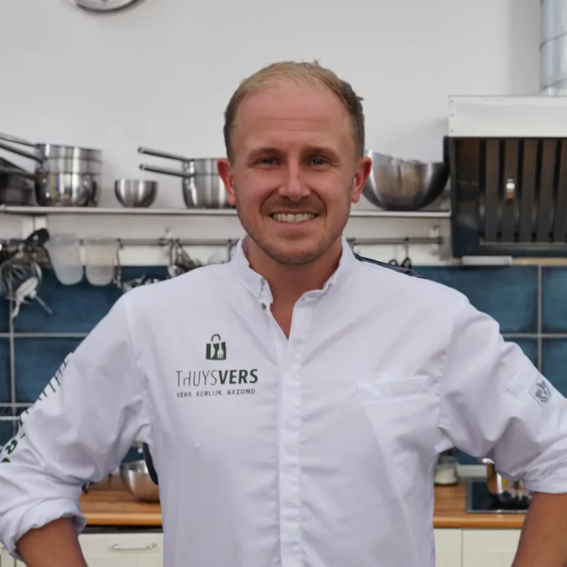pieter in keuken